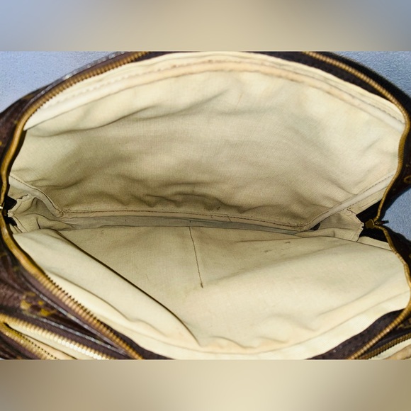 LOUIS VUITTON Monogram Reporter GM Crossbody Shoulder Bag - Picture 12 of 16